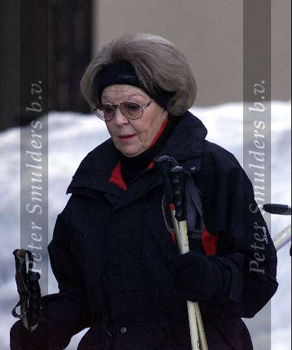 Lech 6 februari 2000
Koningin Beatrix met diverse mensen op skievakantie
