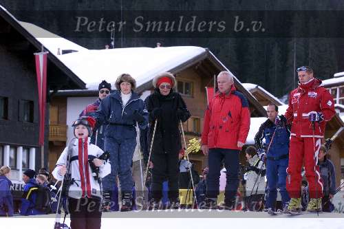 Lech 7 februari 2001
Koningin Beatrix  en Prinses Margriet op ski vakantie in Lech.
Beveiliging
