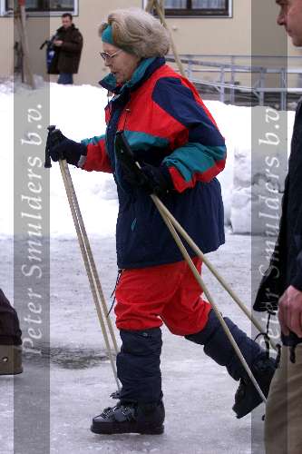 Lech, 8 februari 2001
Skivakantie Koninklijke familie
Koningin Beatrix met de ski\\\'s