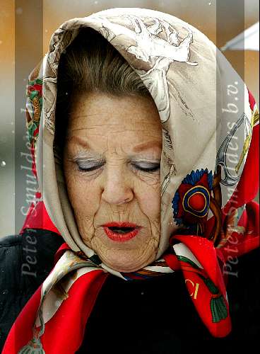 Lech 8 februari 2003
Koningin Beatrix met hoofddoekje op skivakantie in Lech