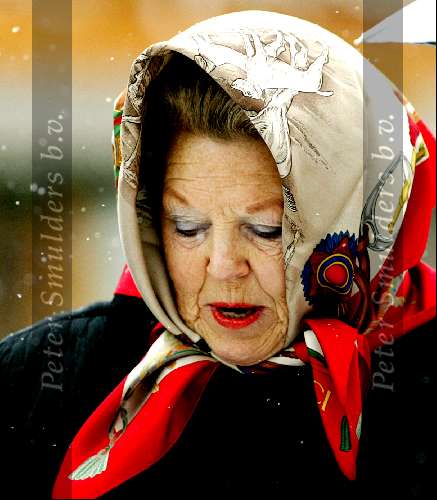 Lech 8 februari 2003
Koningin Beatrix met hoofddoekje op skivakantie in Lech