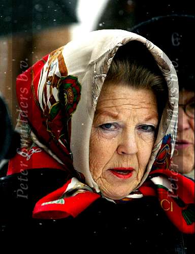 Lech 8 februari 2003
Koningin Beatrix met hoofddoekje op skivakantie in Lech