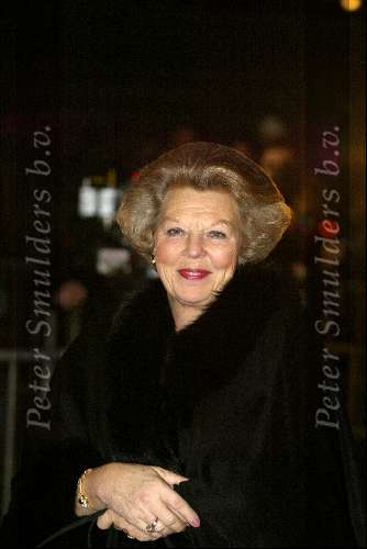 Den Haag 10 januari 2002
Koningin Beatrix  bij het danstheater in Den Haag.