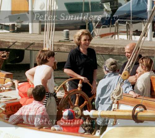 Muiden 11 mei 1998
Koningin Beatrix achter het roer van De Groene Draeck