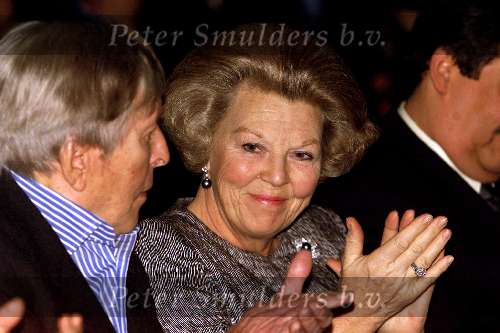 Amsterdam 11 december 2001
Uitreiking prijs van het Prins Claus fonds in het paleis op de dam. Prins Claus en Koningin Beatrix