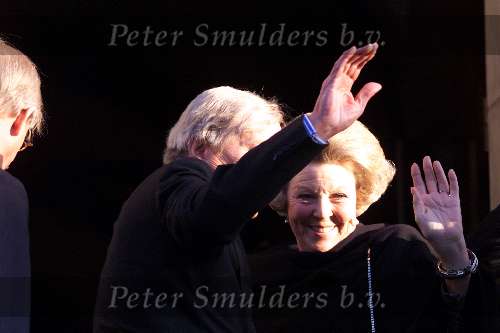 Amsterdam 11 december 2001
Uitreiking prijs van het Prins Claus fonds in het paleis op de dam. Prins Claus, Koningin Beatrix