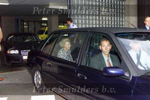 Amsterdam 15 augustus 2001
Koningin Beatrix  op bezoek bij Prins Claus in het AMC.