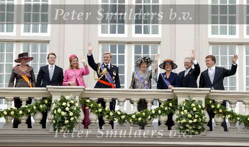 Den Haag16 september 2003
Prinsjes dag 2003. Pieter v Vollenhoven, Prinses Laurentien, Prins Friso, Prins Willem Alexander, Koningin Beatrix, Maxima Prins Constantijn en prinses Margriet