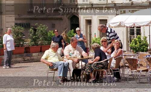 Avignon  13 juni 1999
Een zeer ongedwongen Koningin Beatrix met Prins Claus
bij Rest.  Le Lutrin

PETER SMULDERS BV