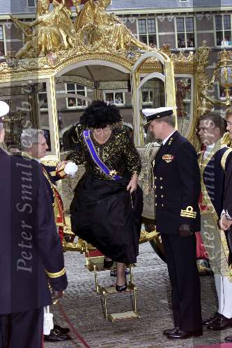 Den Haag 18 september 2001
Prinsjesdag 2001
Koningin Beatrix bij de Gouden Koets samen met Prins Willem Alexander