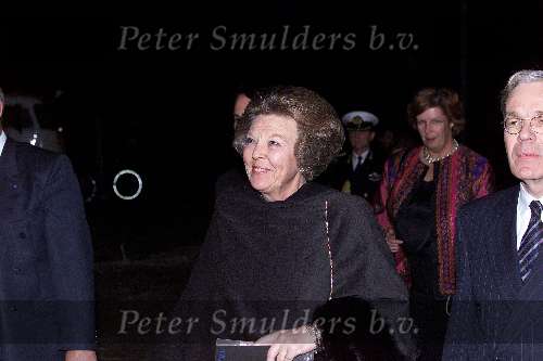 Amsterdam maart 2000
Premiere circus bij westergasfabriek m et koningin Beatrix. Op achtergrond Annemarie Jorritsma