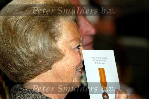 Amsterdam20 juni 2003
Koningin Beatrix  bij uit uitreiking van de zilveren anjers in het paleis op de dam