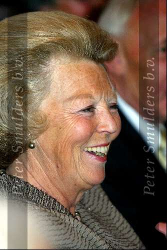 Amsterdam20 juni 2003
Koningin Beatrix  bij uit uitreiking van de zilveren anjers in het paleis op de dam