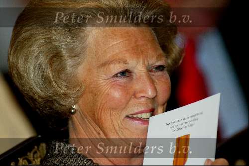 Amsterdam20 juni 2003
Koningin Beatrix  bij uit uitreiking van de zilveren anjers in het paleis op de dam