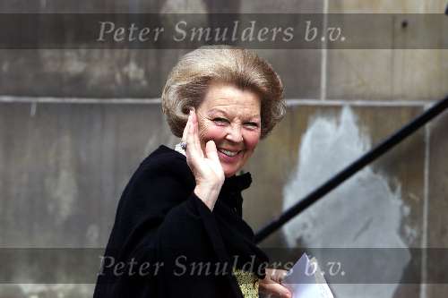 Amsterdam 21 juni 2001
Antonvan Leeuwenhoekkliniek
Operatie van Pieter v Vollenhoven
Koningin Beatrix bij aankomst ziekenhuis