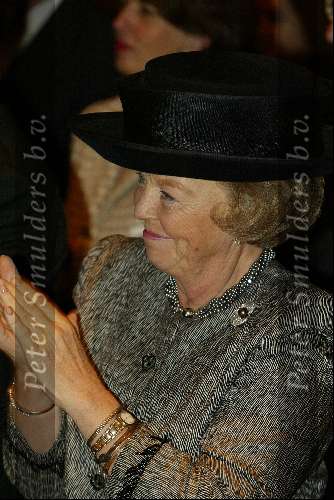 Tilburg 21 november 2002
Koningin Beatrix  bij eredoctoraat Kofi Annan