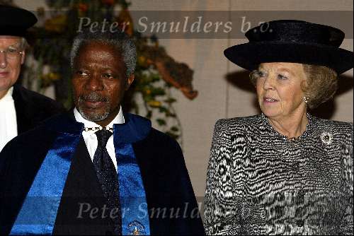 Tilburg 21 november 2002
Koningin Beatrix en Prins Willem Alexander bij eredoctoraat Kofi Annan