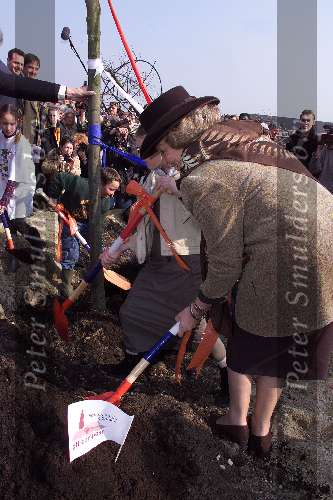 Utrecht 22 maart 2000
Nationale Boomplantdag  met koningin Beatrix.