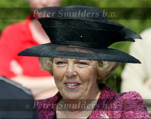 Baarn 23 april 2003
Koningin Beatrix op bezoek bij bejaarden