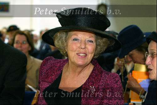 Baarn 23 april 2003
Koningin Beatrix op bezoek bij bejaarden