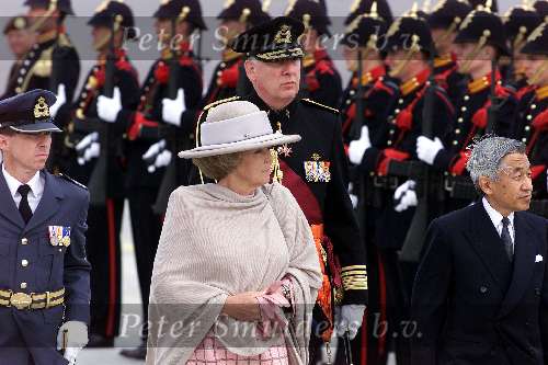 Amsterdam 23 mei 2000
De keizer en Keizerin van Japan bezoeken Nederland.
Koningin Beatrix en Prins Claus ontvangen hen op Schiphol.
