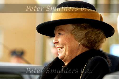 Den Haag 24 oktober 2003
Koningin Beatrix opent bejaardenhuis