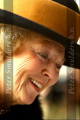 Den Haag 24 oktober 2003
Koningin Beatrix opent bejaardenhuis