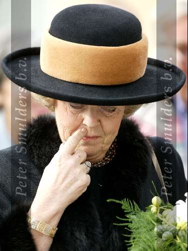 Den Haag 24 oktober 2003
Koningin Beatrix opent bejaardenhuis