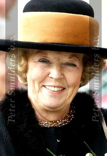 Den Haag 24 oktober 2003
Koningin Beatrix opent bejaardenhuis