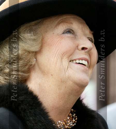 Den Haag 24 oktober 2003
Koningin Beatrix opent bejaardenhuis
