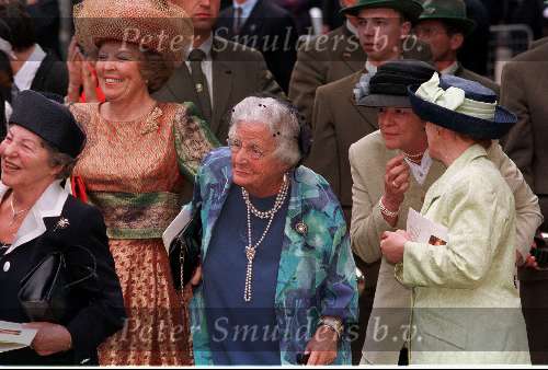 Apeldoorn 30 mei 1998
Koningin Beatrix met Prinses Juliana