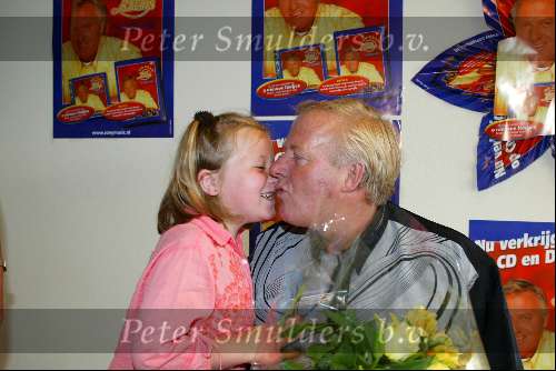 Hilversum 11 juni 2003
Koos alberts presentatie dvd en cd
Met kleindochter