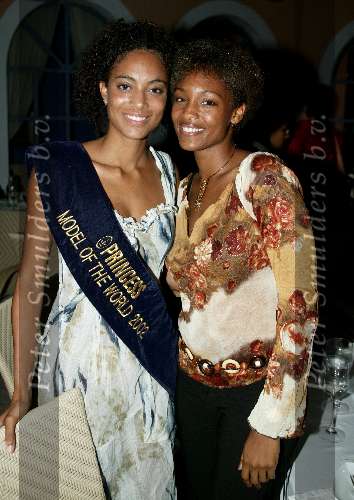 Marbella  14 juni 2003
Princess in marbella
luenna en leah mc cray