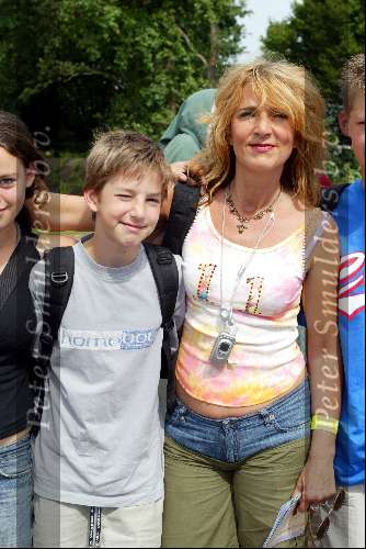 Kaatsheuvel 22 juni 2003
Opening nieuwe show in de efteling
Leonie Jansen met haar kinderen