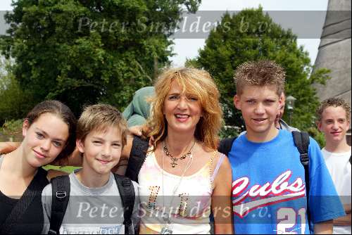 Kaatsheuvel 22 juni 2003
Opening nieuwe show in de efteling
Leonie Jansen met haar kinderen
