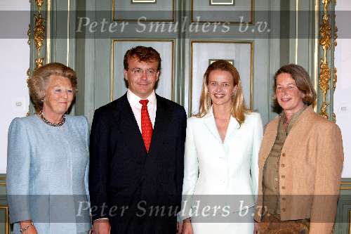 Den Haag 30 juni 2003
Verloving Mabel Wisse Smit en Prins Friso op huis ten bosch.
Koningin Beatrix en de moeder van mabel