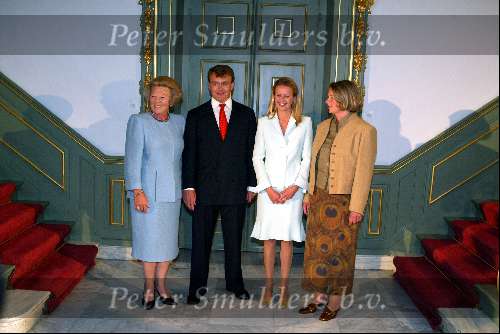 Den Haag 30 juni 2003
Verloving Mabel Wisse Smit en Prins Friso op huis ten bosch.
Koningin Beatrix en de moeder van mabel