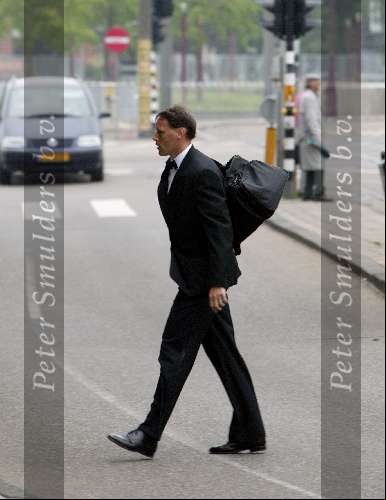 Amsterdam 3 juni 2003
marco v basten met tas op rug