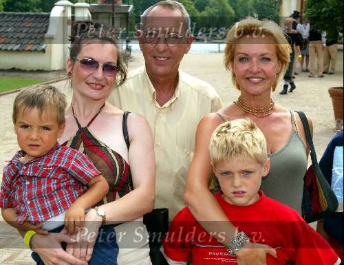 Kaatsheuvel 22 juni 2003
Opening nieuwe show in de efteling
Mariska v Kolck met vader en zoontje