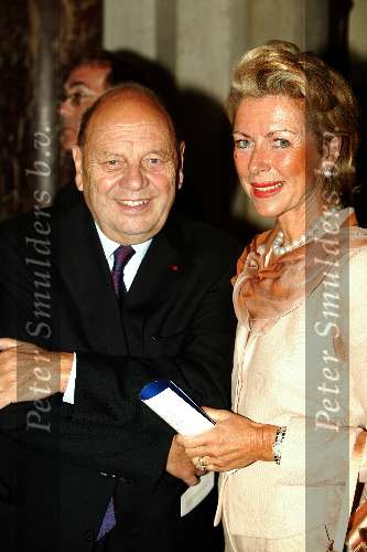 Amsterdam20 juni 2003
Koningin Beatrix en prins bernhard buit uitreiking van de zilveren anjers in het paleis op de dam
Marjon Lambriks net man