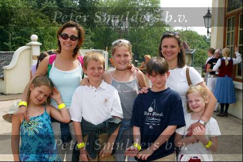 Kaatsheuvel 22 juni 2003
Opening nieuwe show in de efteling
Marlene Wouters met kinderen