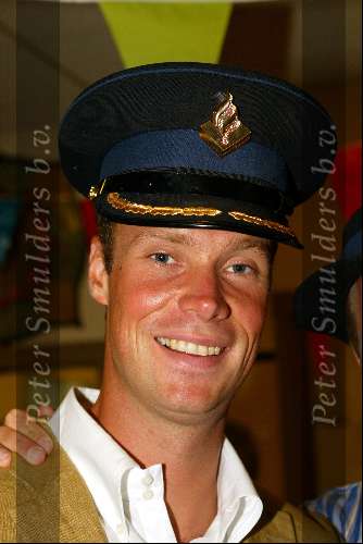 Alphen aan de rijn 9 juni 2003
Huldiging martin verkerk na finale roland garros
met politiepet
