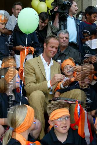 Alphen aan de rijn 9 juni 2003
Huldiging martin verkerk na finale roland garros