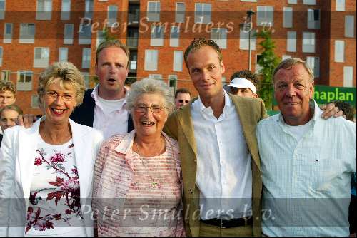 Alphen aan de rijn 9 juni 2003
Huldiging martin verkerk na finale roland garros
met ouders en oma