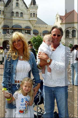 Kaatsheuvel 22 juni 2003
Opening nieuwe show in de efteling
Mary Borsato en haar man met kleinkinderen