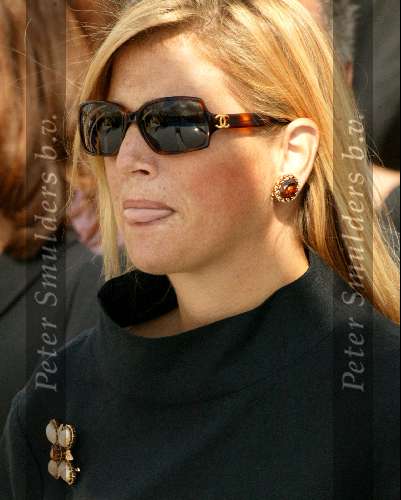 Utrecht 25 juni 2003
Prinses Maxima opent Prins Claus brug in utrecht
Tong