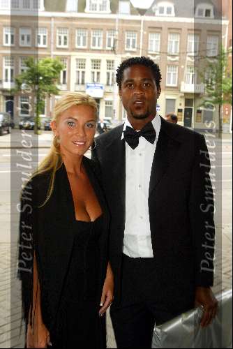 Amsterdam 3 juni 2003
Afscheid aron winter in het concertgebouw in amsterdam
patrick kluivert  met vrouw