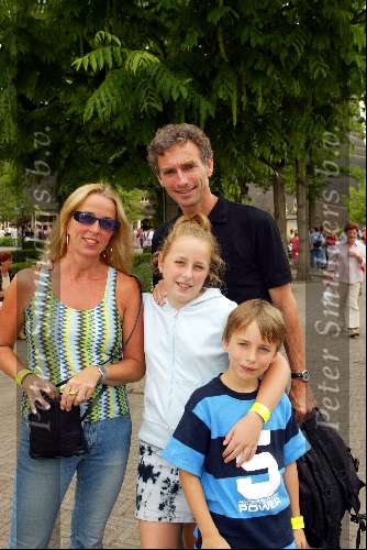 Kaatsheuvel 22 juni 2003
Opening nieuwe show efteling
Paul Rosemuller met gezin