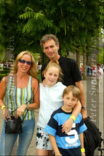Kaatsheuvel 22 juni 2003
Opening nieuwe show efteling
Paul Rosemuller met gezin