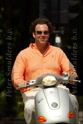 Amsterdam 27 juni 2003
philip v d stam op zijn scooter